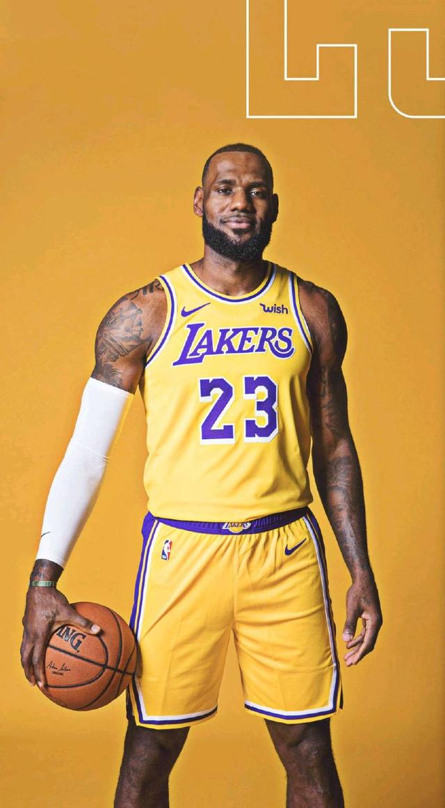 球迷比赛期间骂尤文踢得太烂，斯帕莱蒂回击：你们想怎样？（球迷赛中怒斥尤文表现低迷，斯帕莱蒂回怼：你们还想怎样？）