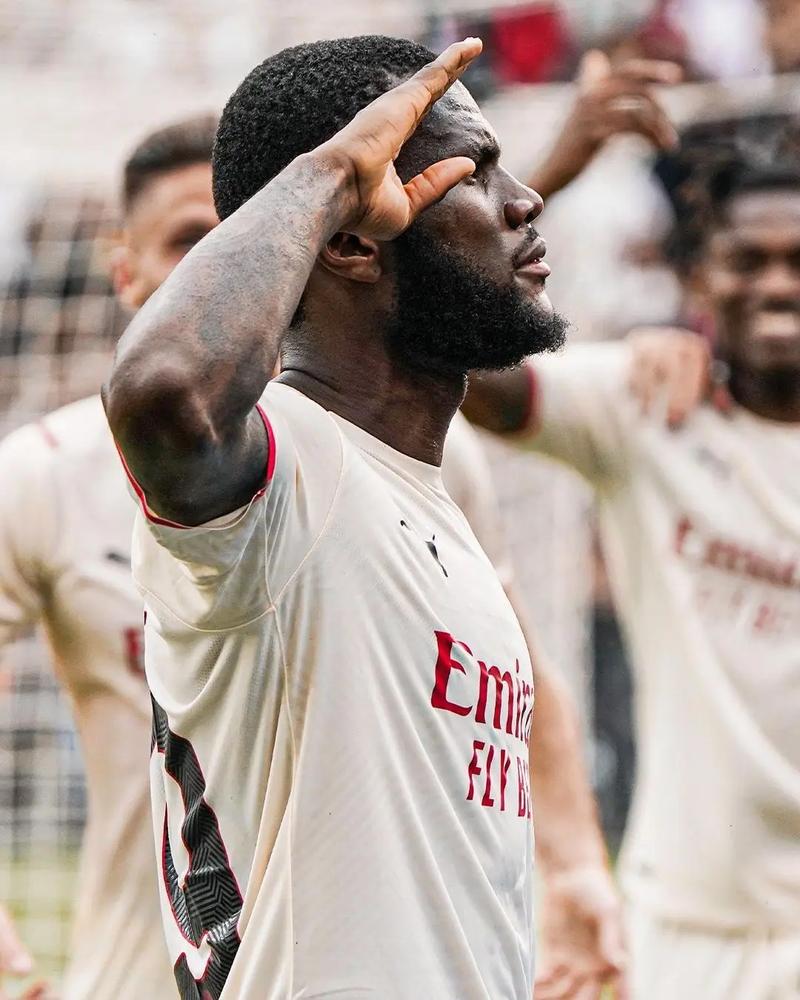 深圳男篮聘请澳大利亚教练凯利任2025-2026赛季主教练，阵容以本土核心为主，阵容实力强劲。（深圳男篮官宣澳洲主帅凯利执掌2025-26赛季，本土核心为轴，阵容战力十足）