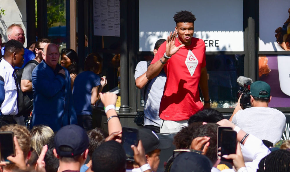 罗马诺：尤文知道三家英超俱乐部联系了道路，球员希望转会（罗马诺：尤文知悉三家英超队已与道路接触，球员有意转会）