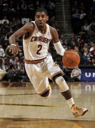 杰伦·约翰逊近10场表现惊人，场均数据全面开花（杰伦·约翰逊近十战表现亮眼，多项场均数据爆发）