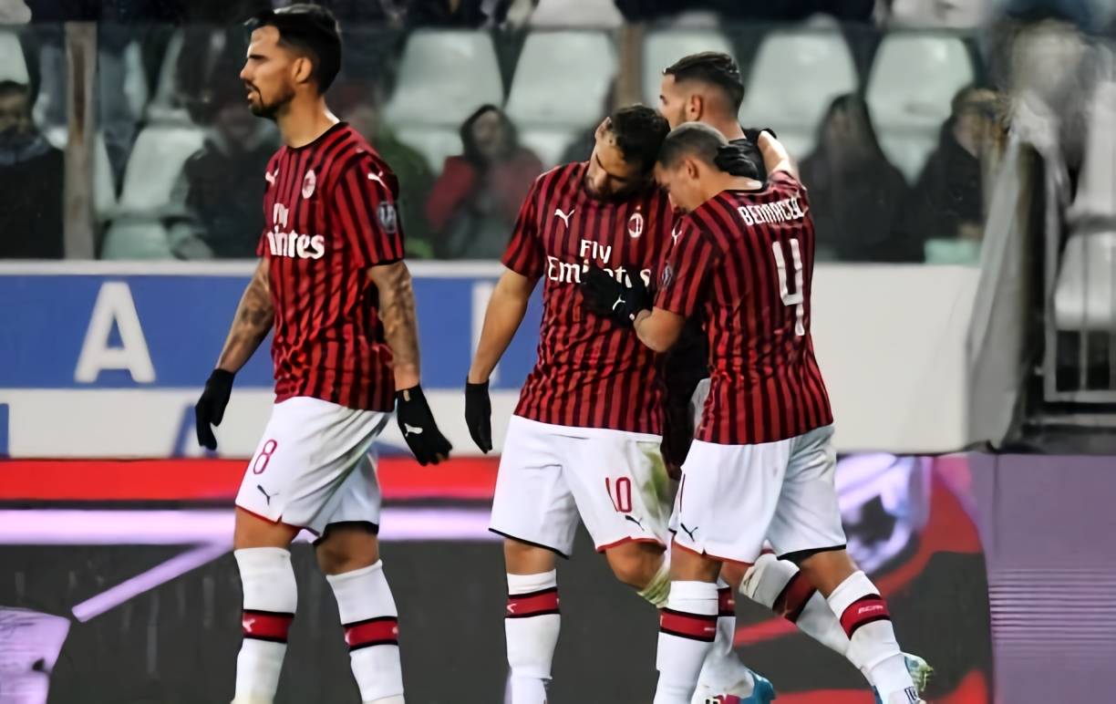 罗马诺：AC米兰已与科斯蒂克谈妥个人条款，转会费谈判顺利（罗马诺：AC米兰与科斯蒂克已就个人条款达成一致，转会费谈判进展良好）