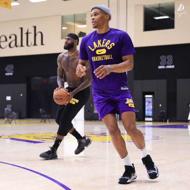 欧冠淘汰赛前瞻：巴萨客场挑战曼联,（欧冠淘汰赛前瞻：巴萨客战曼联）