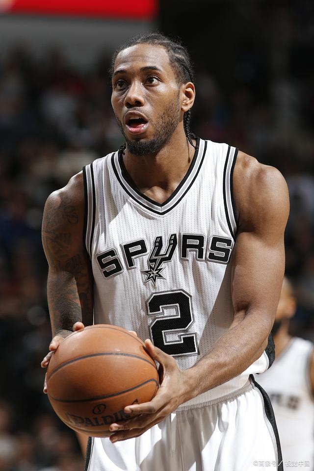 皇马本泽马梅开二度助球队取胜（本泽马双响助皇马全取三分）