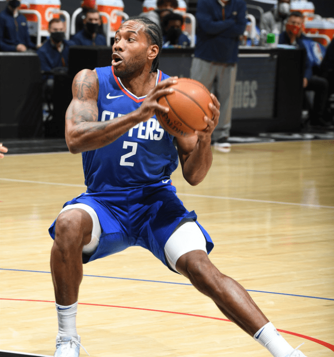 美媒：无论詹姆斯是否退役，这都将是他在湖人的最后一个赛季（美媒：无关退役与否，詹姆斯这一季是湖人生涯终章）