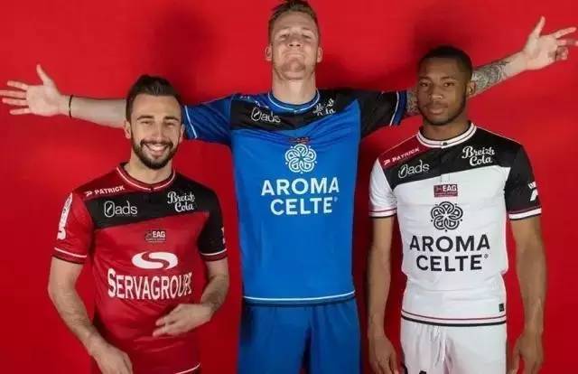 女足留洋球员沈梦露恢复场地训练，此前她因重伤缺阵9个月（重伤休战9个月后，留洋女足球员沈梦露重返场地训练）