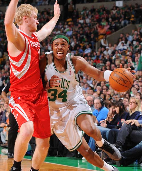 谁是湖人输球罪人？詹皇正负值-33，名嘴批东契奇：糟糕防守始于他（湖人败北究竟谁背锅？詹姆斯正负值-33，名嘴指责东契奇：糟糕防守从他开始）