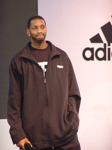 TA：皇马寻求引进后卫和中场；他们愿听取对罗德里戈的报价（TA：皇马欲补强后卫与中场，愿听取罗德里戈报价）