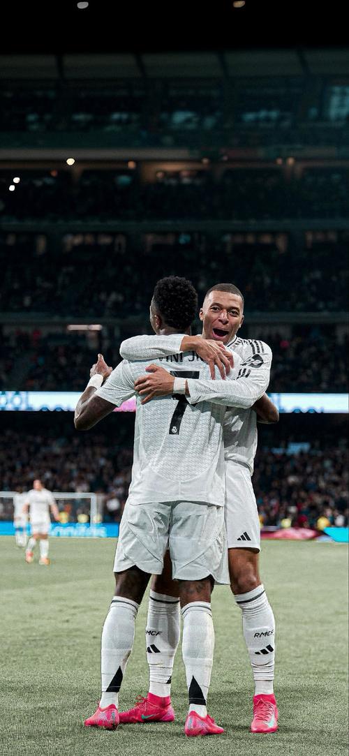 意媒：DV9等四名合同到期球员离队可能为尤文节省下3190万欧（意媒：DV9等四名到期球员若离队，尤文可节省3190万欧）